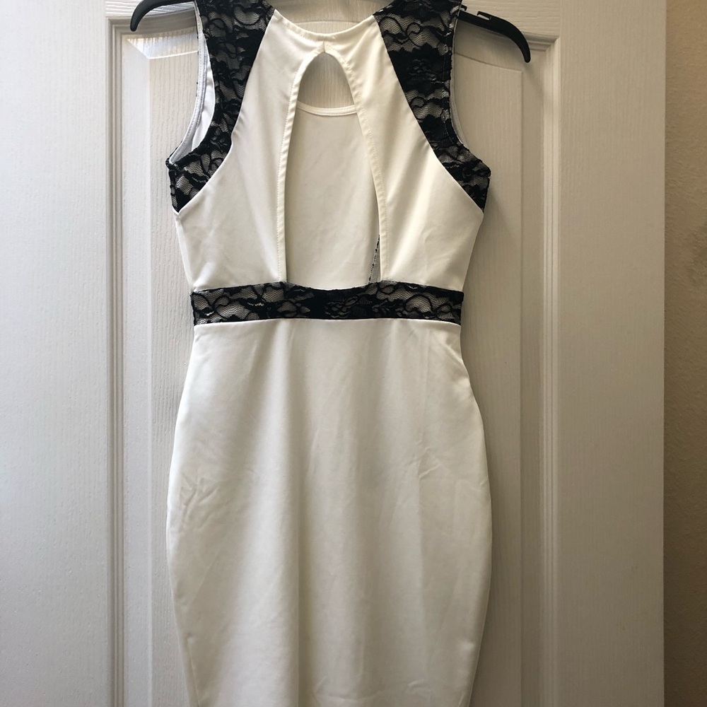 Dress - Picture 3 of 3